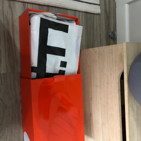 Nike Sacai Sneakers - Picture 2 of 5